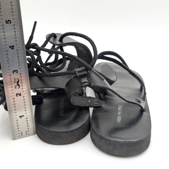 Free People Vacation Day Women's Wrap Flat Sandals Black Size US8.5 EU39 - Picture 5 of 12